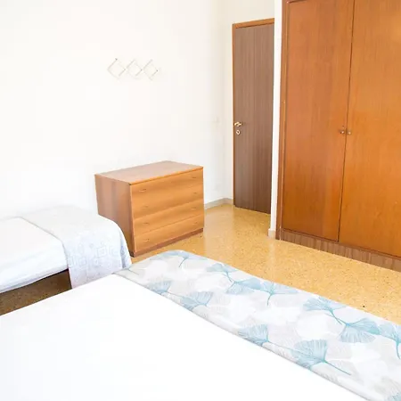 Two Bedroom Flat Close To The In Eraclea Διαμέρισμα *