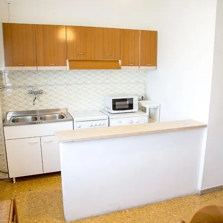 Two Bedroom Flat Close To The In Eraclea Daire