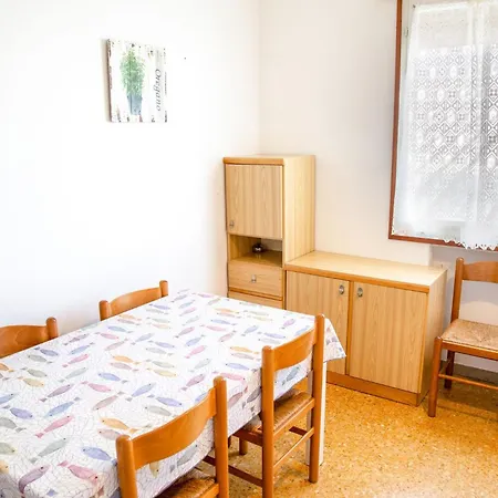 Two Bedroom Flat Close To The In Eraclea *