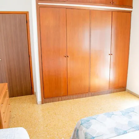 Two Bedroom Flat Close To The In Eraclea *