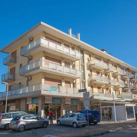 Two Bedroom Flat Close To The In Eraclea Lägenhet Eraclea Mare