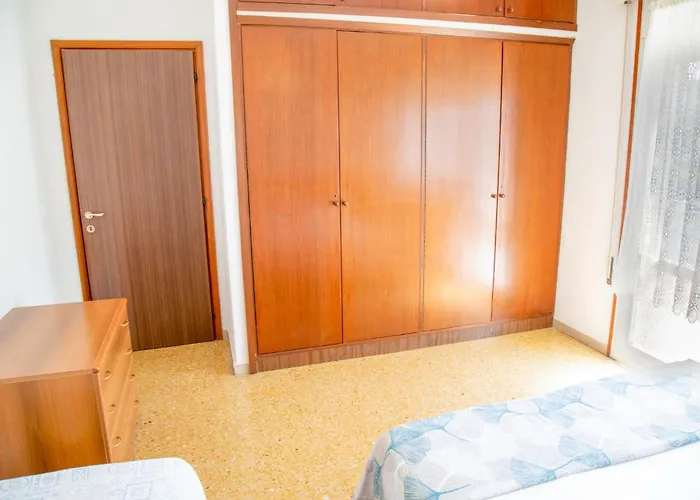 Two Bedroom Flat Close To The In Eraclea *