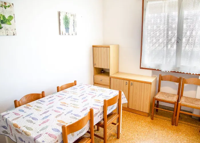 Two Bedroom Flat Close To The In Eraclea *
